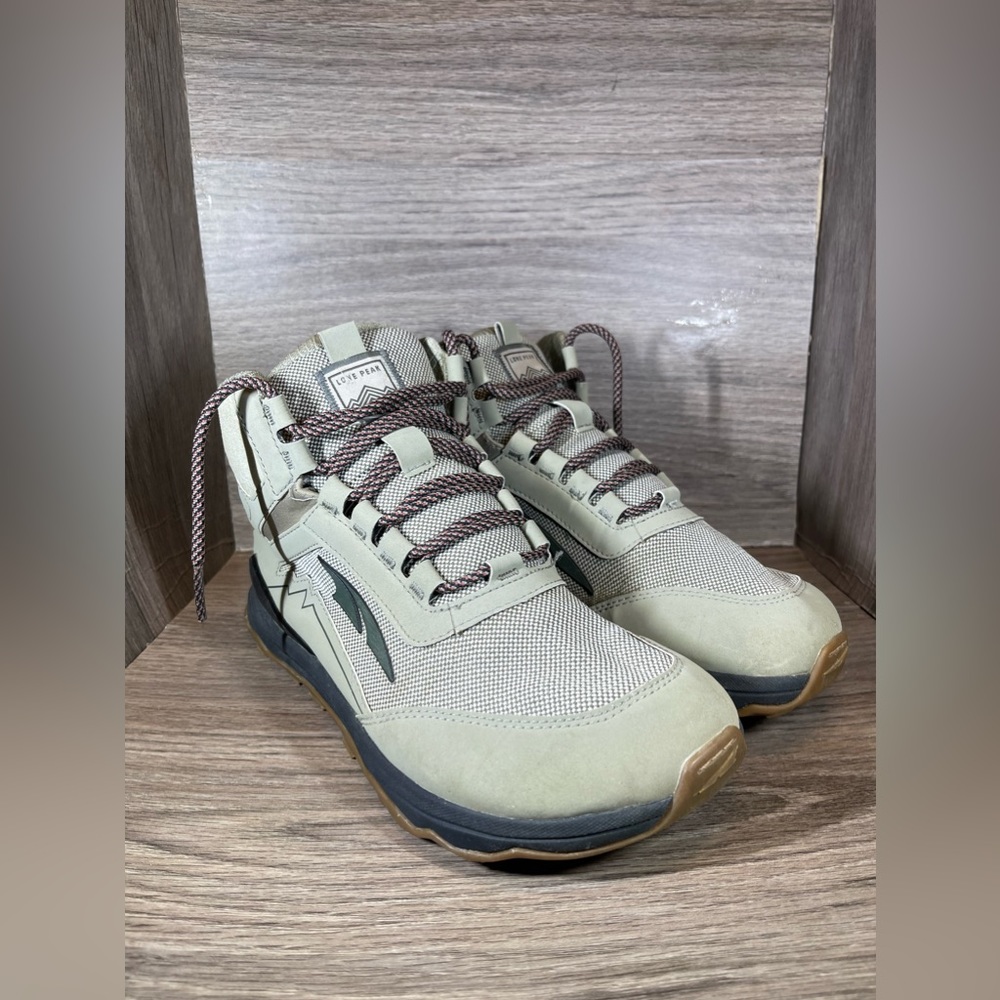 Altra Men's Size 8 Lone Peak Hiker Mid Gum Sole Hiking Boot AL0A4VQF017